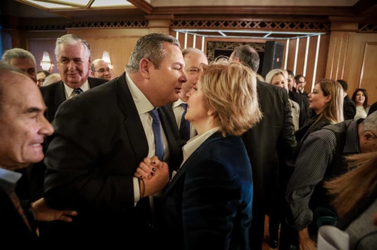 Δάκρυσε η Μαρία-Κόλλια-Τσαρούχα – Έδωσε όρκο πίστης στον Καμμένο (βίντεο)